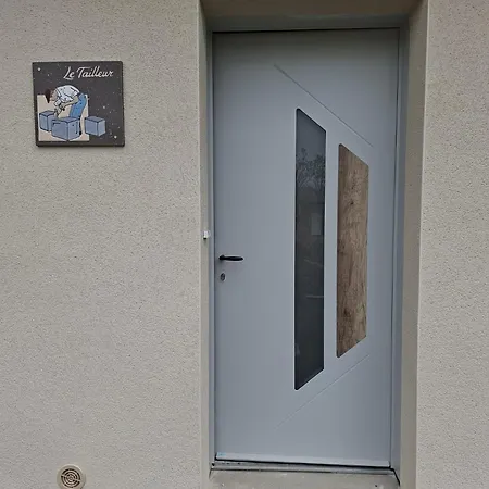 Le Tailleur Proche De Vulcania Hébergement de vacances