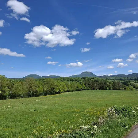 Le Tailleur Proche De Vulcania Hébergement de vacances